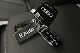 sininen Audi Q7 2025 kuva 37.