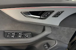 met. musta Audi Q7 2025 kuva 6.