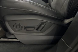 met. musta Audi Q7 2025 kuva 8.