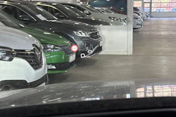 met. musta Audi Q7 2025 kuva 10.