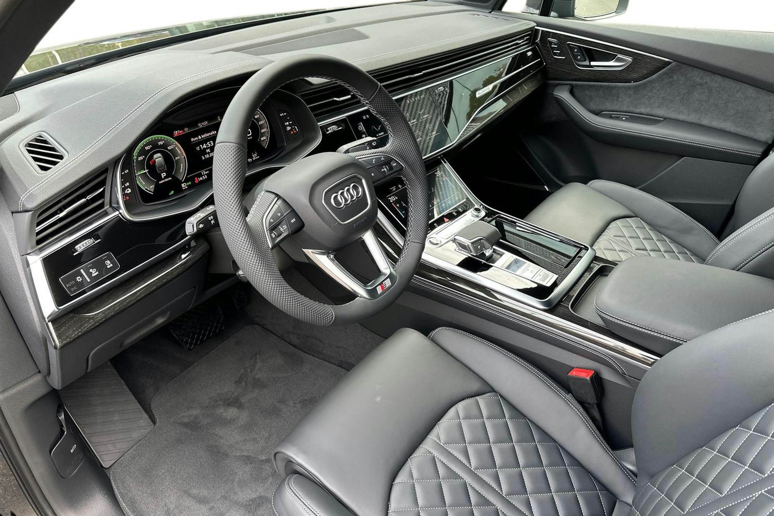 musta Audi Q7 2025 kuva 6.