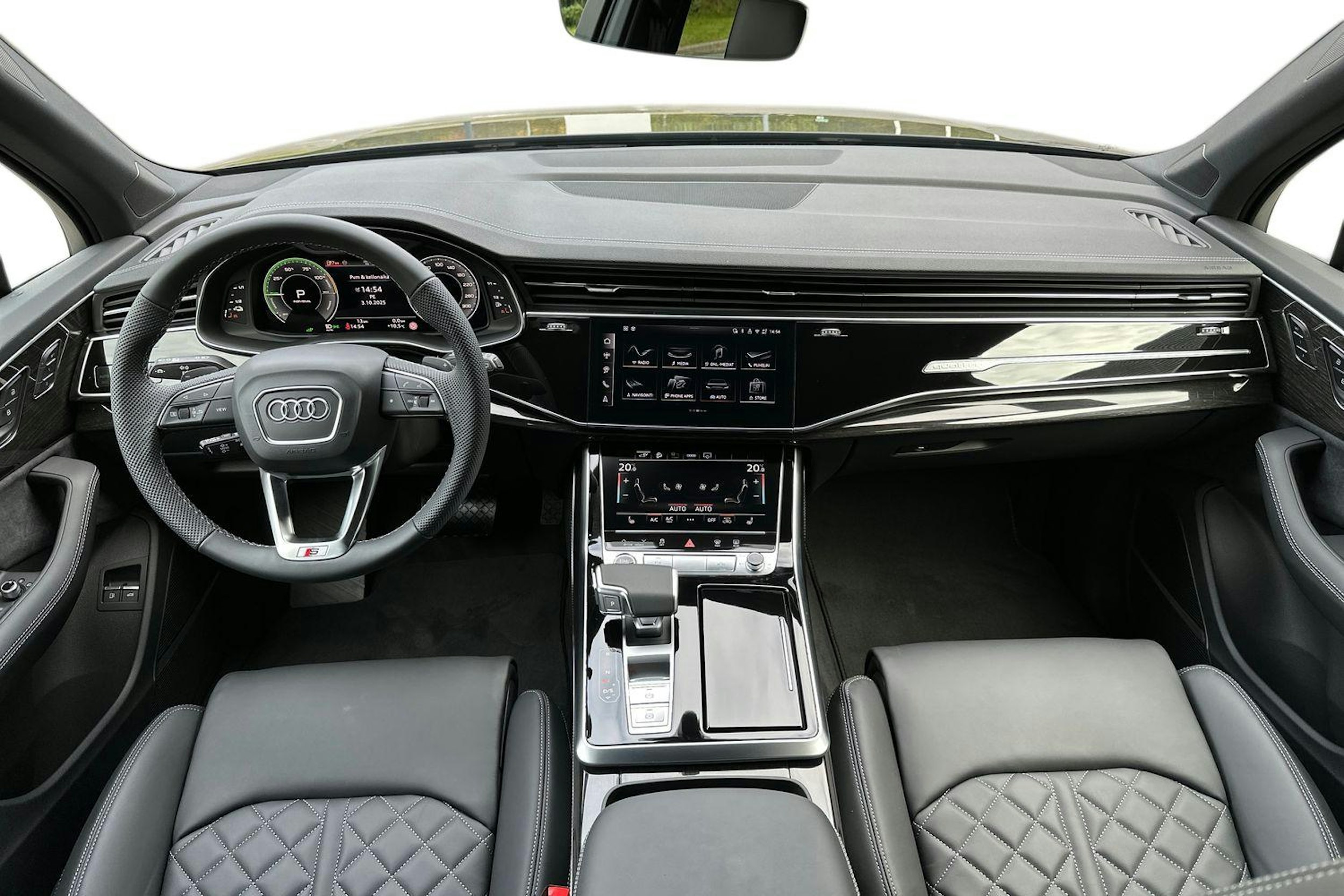 musta Audi Q7 2025 kuva 7.