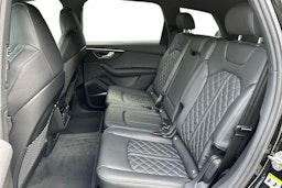 musta Audi Q7 2025 kuva 8.