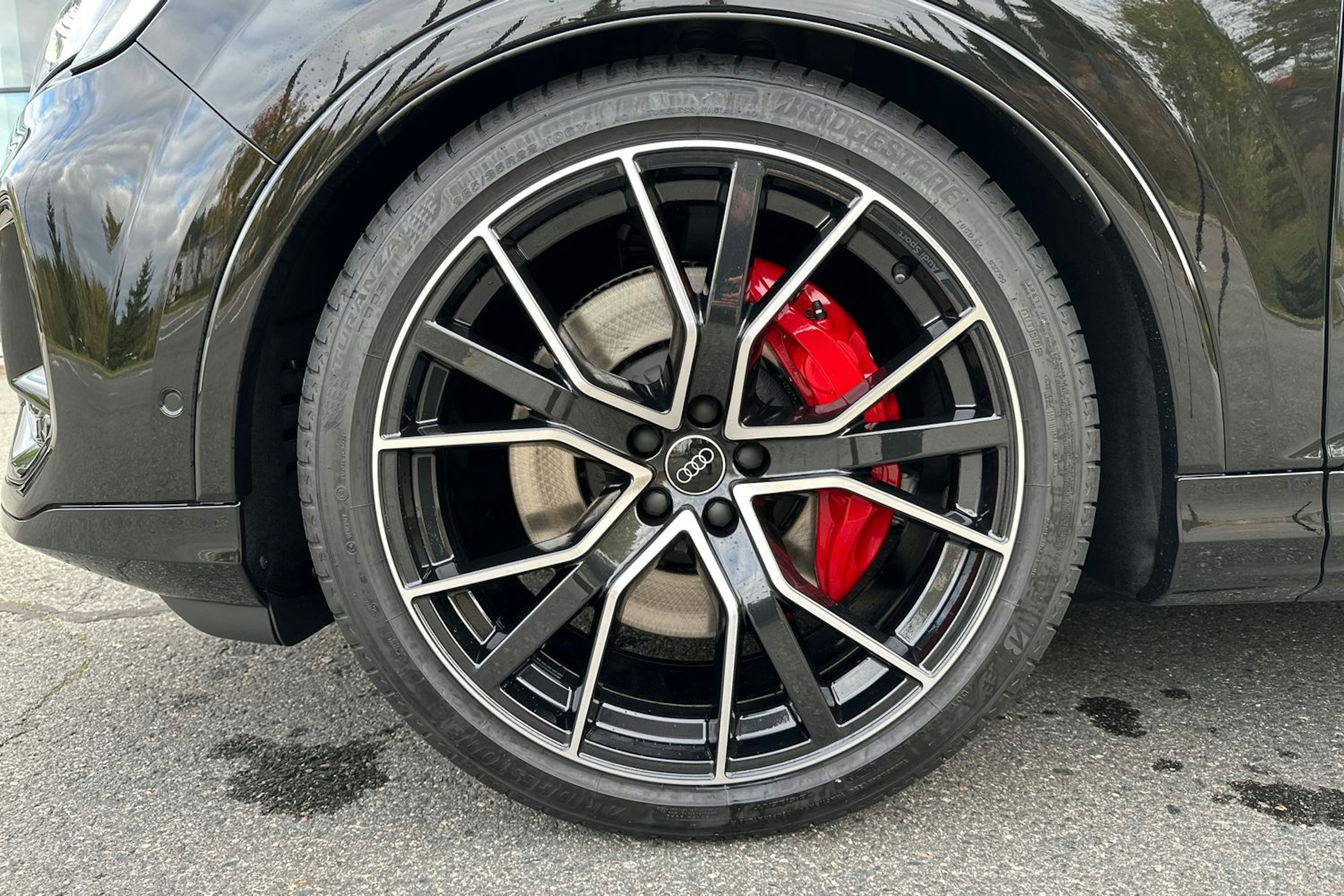 musta Audi Q7 2025 kuva 9.