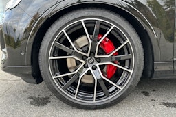 musta Audi Q7 2025 kuva 9.