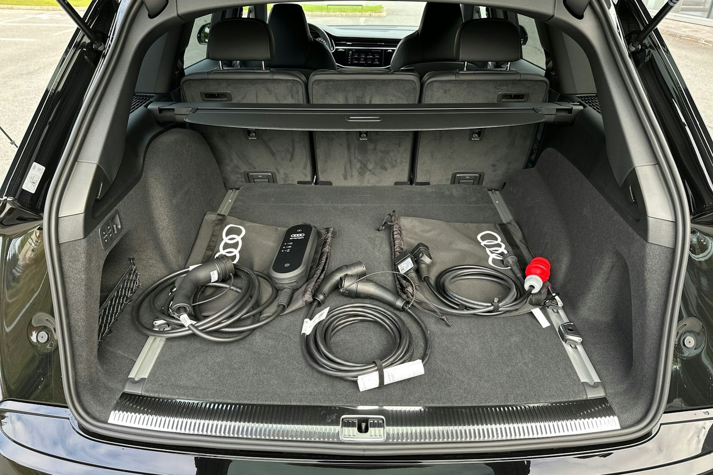 musta Audi Q7 2025 kuva 12.
