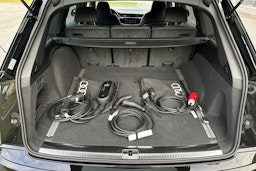 musta Audi Q7 2025 kuva 12.