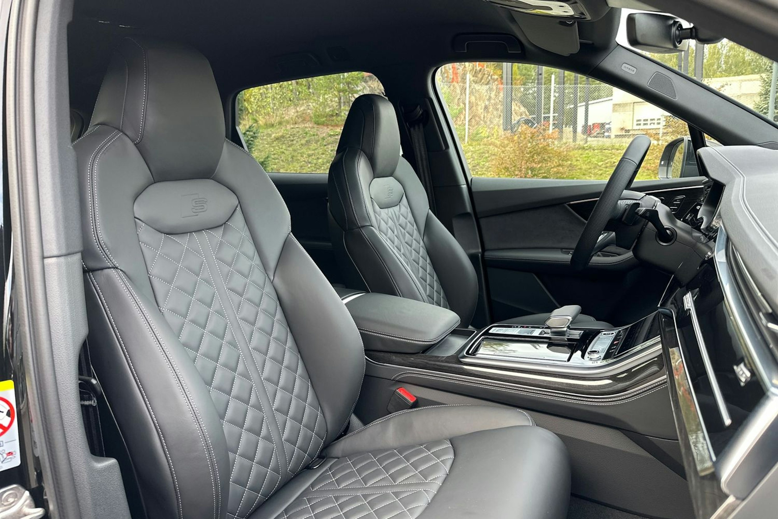 musta Audi Q7 2025 kuva 14.