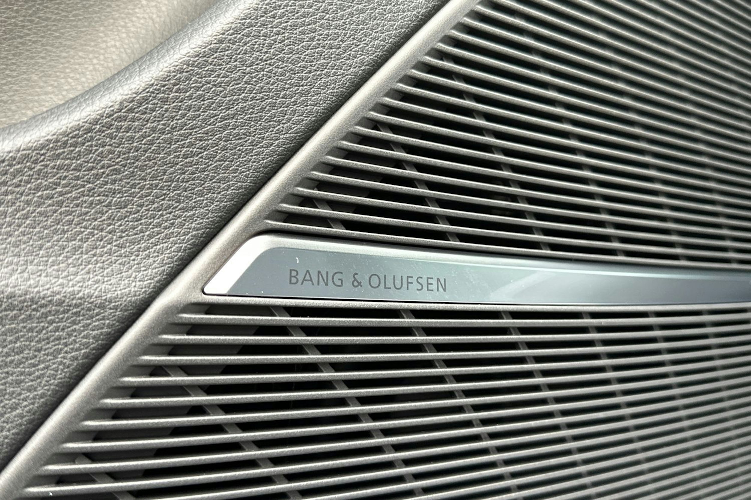 musta Audi Q7 2025 kuva 15.