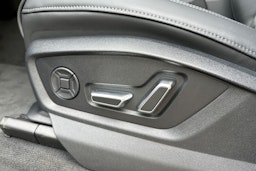 musta Audi Q7 2025 kuva 16.