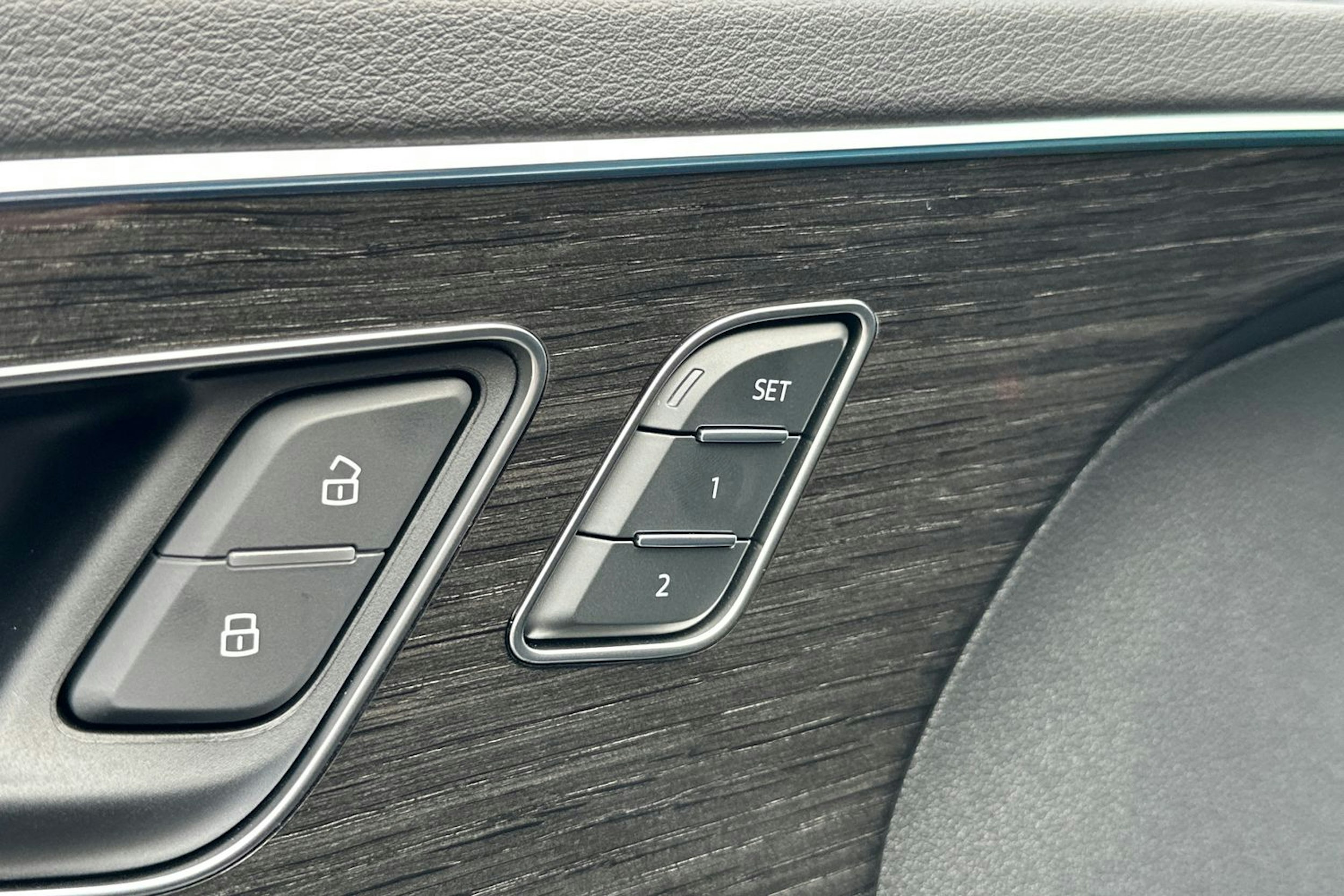 musta Audi Q7 2025 kuva 17.