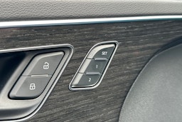 musta Audi Q7 2025 kuva 17.