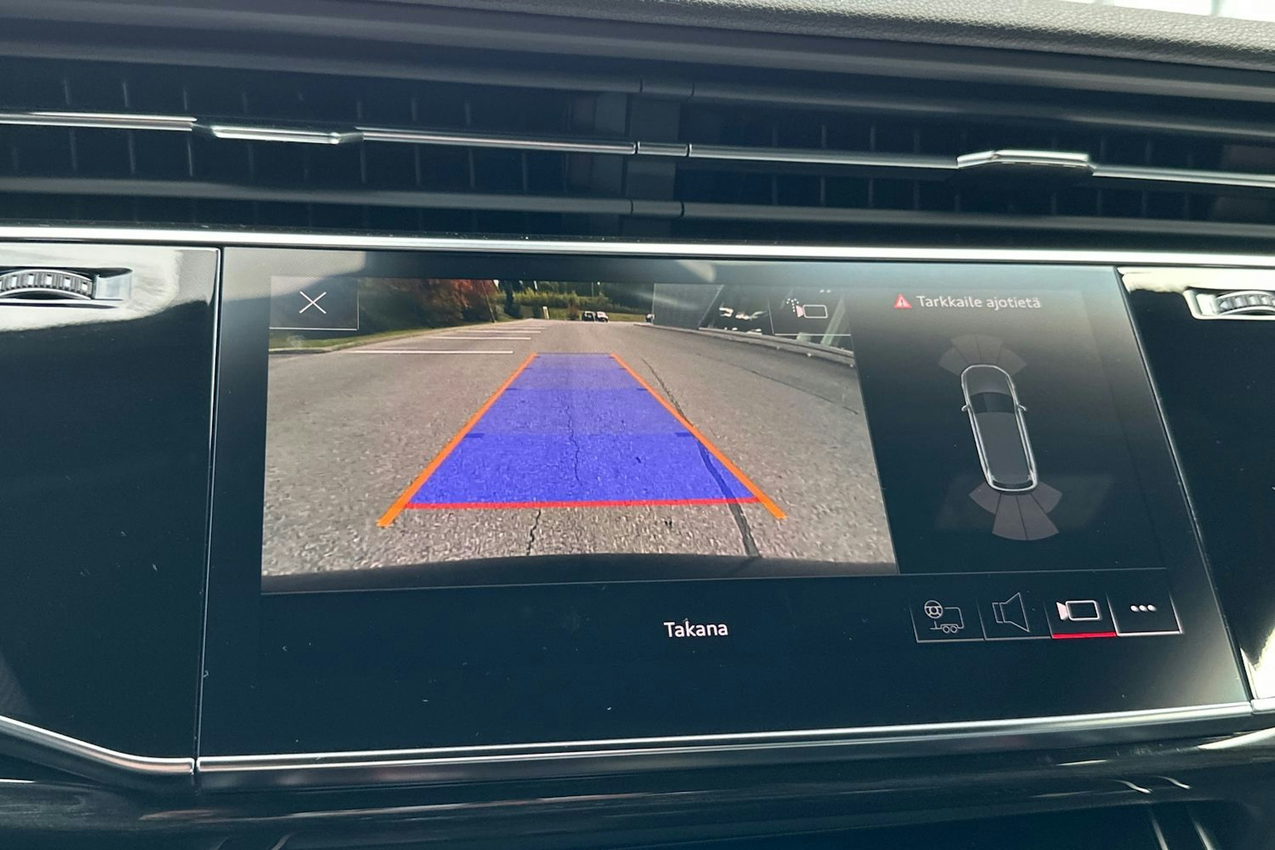 musta Audi Q7 2025 kuva 21.