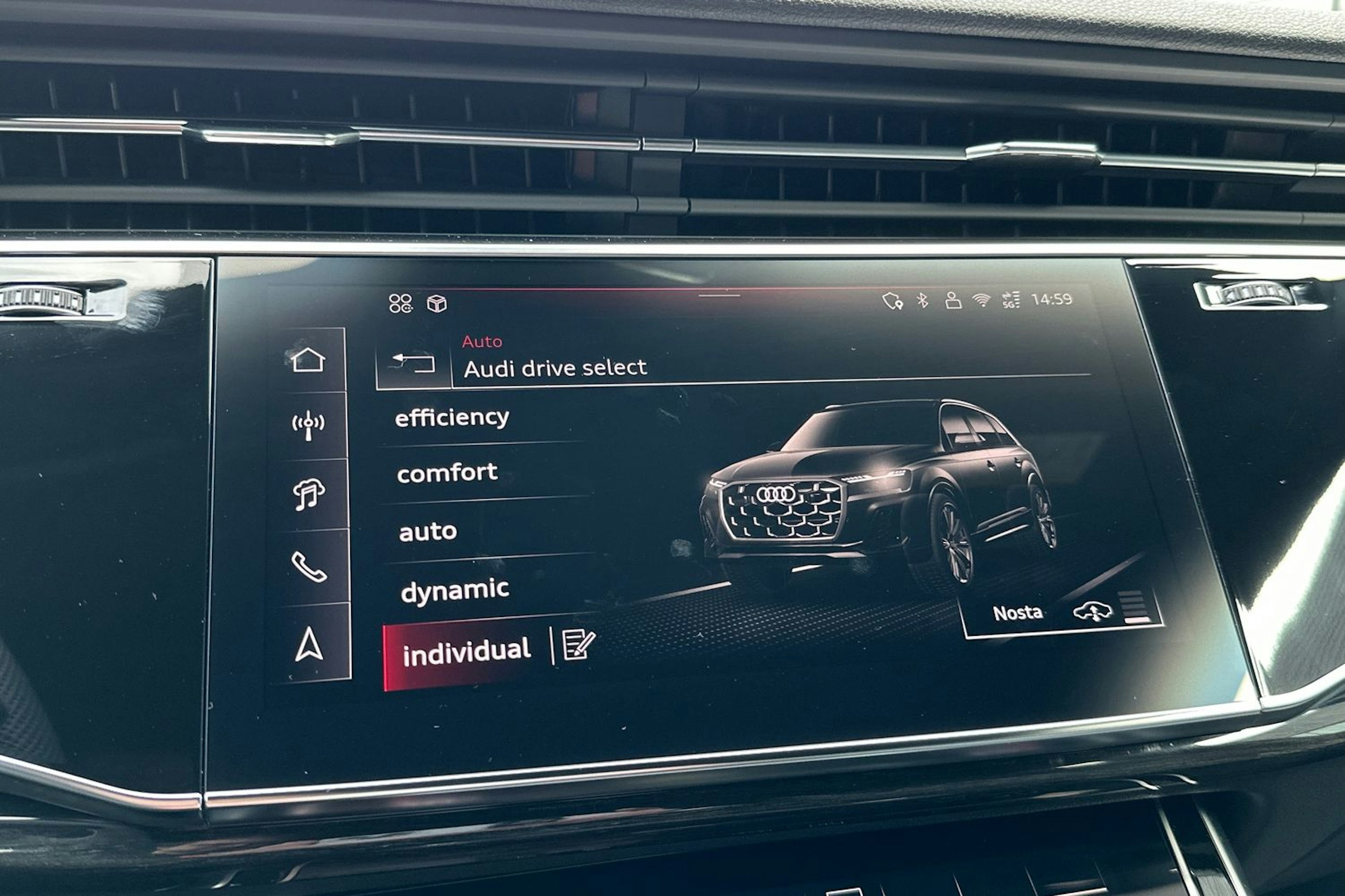 musta Audi Q7 2025 kuva 22.