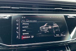 musta Audi Q7 2025 kuva 22.