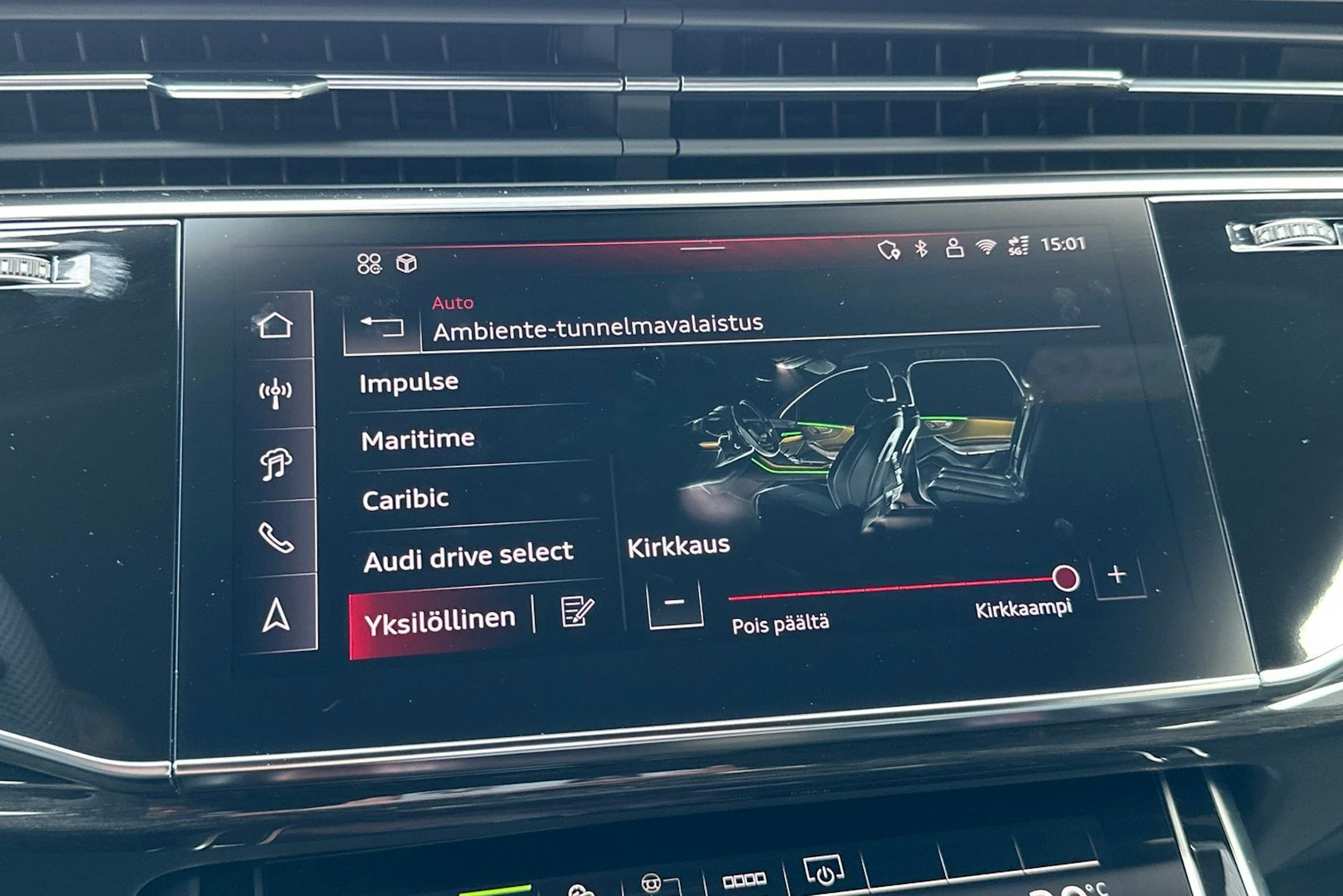 musta Audi Q7 2025 kuva 24.