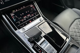 musta Audi Q7 2025 kuva 25.