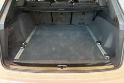 valkoinen Audi Q7 2026 kuva 18.