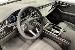 musta Audi Q7 2025 kuva 7.