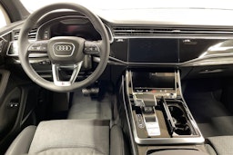 musta Audi Q7 2025 kuva 9.