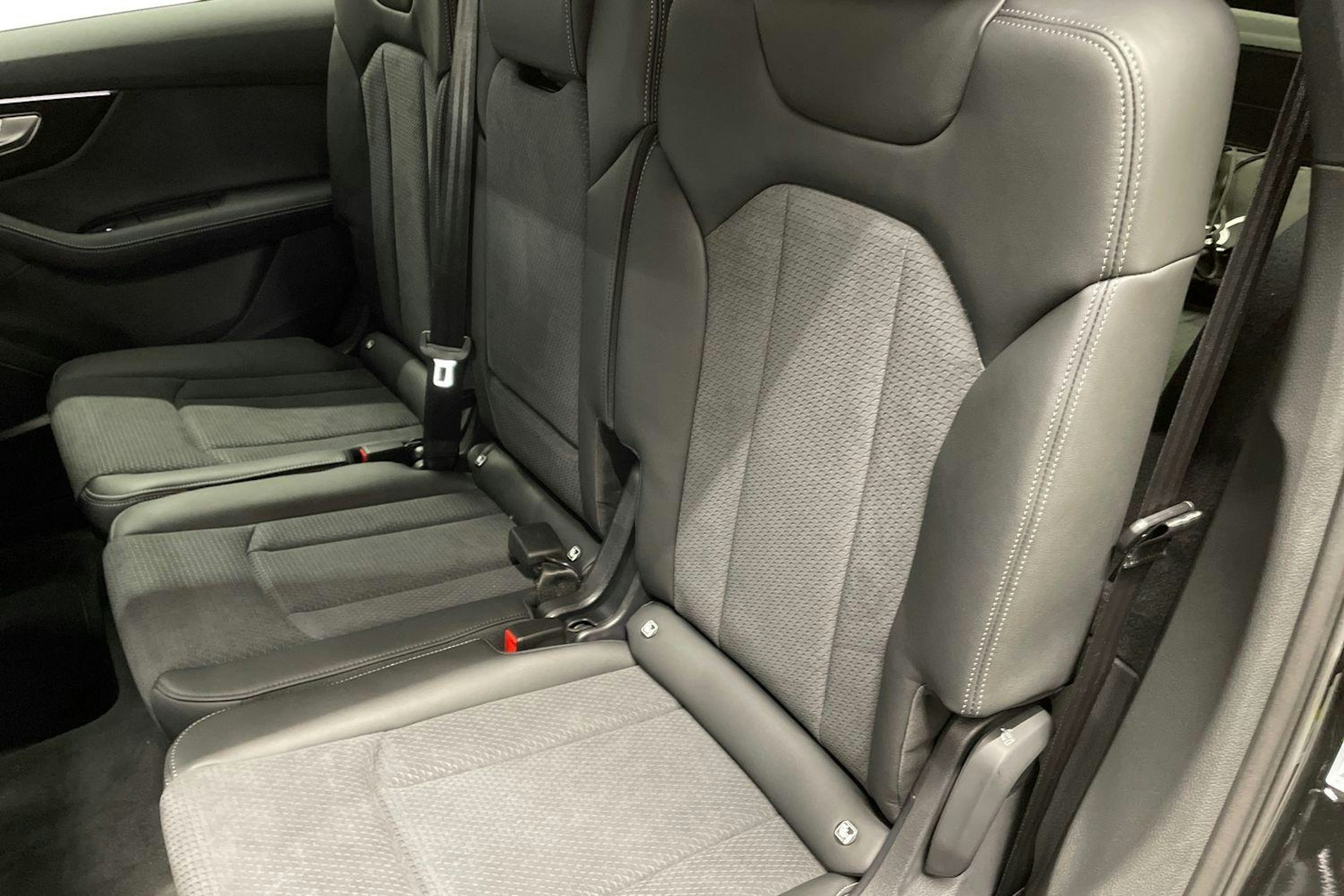 musta Audi Q7 2025 kuva 10.