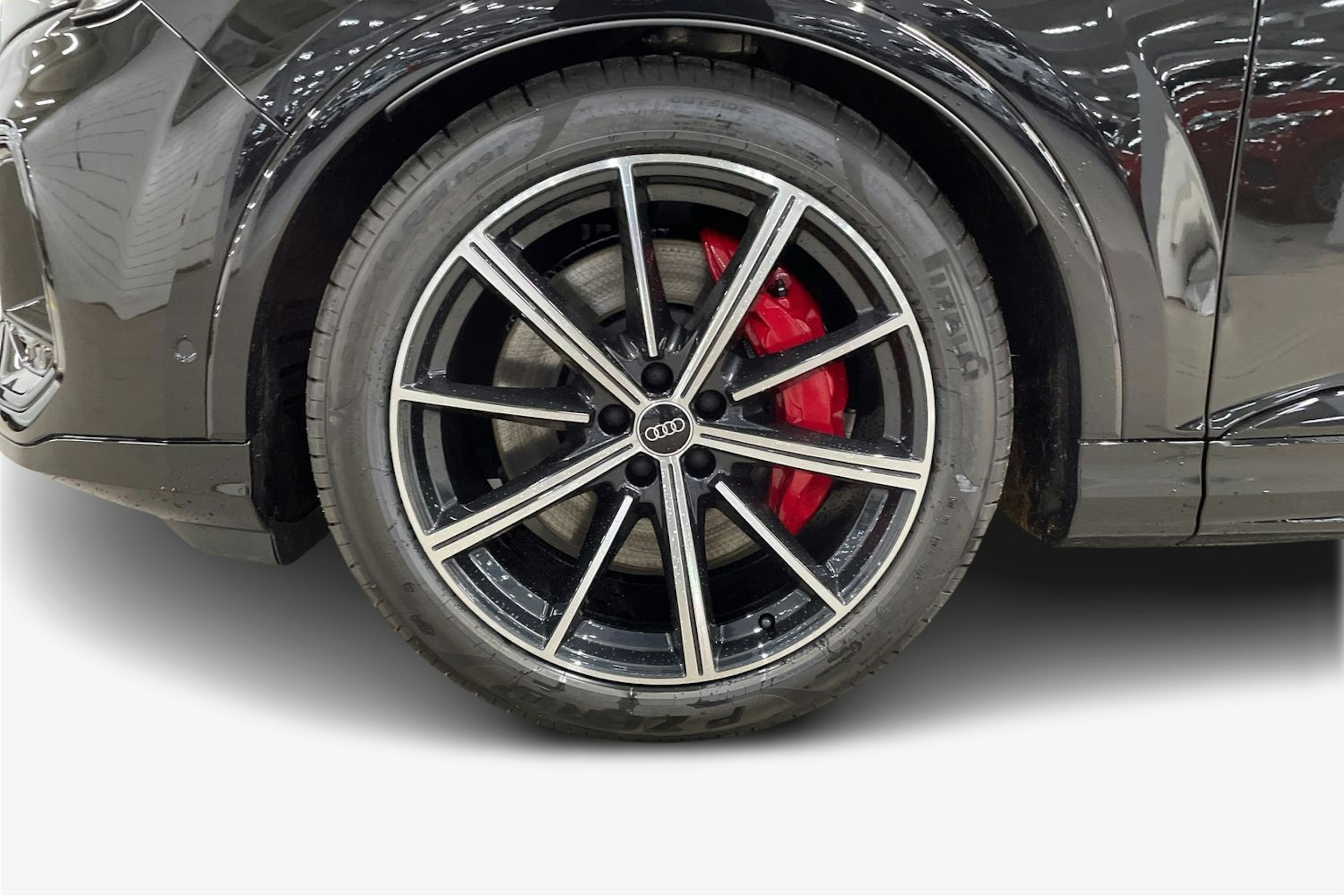 musta Audi Q7 2025 kuva 11.