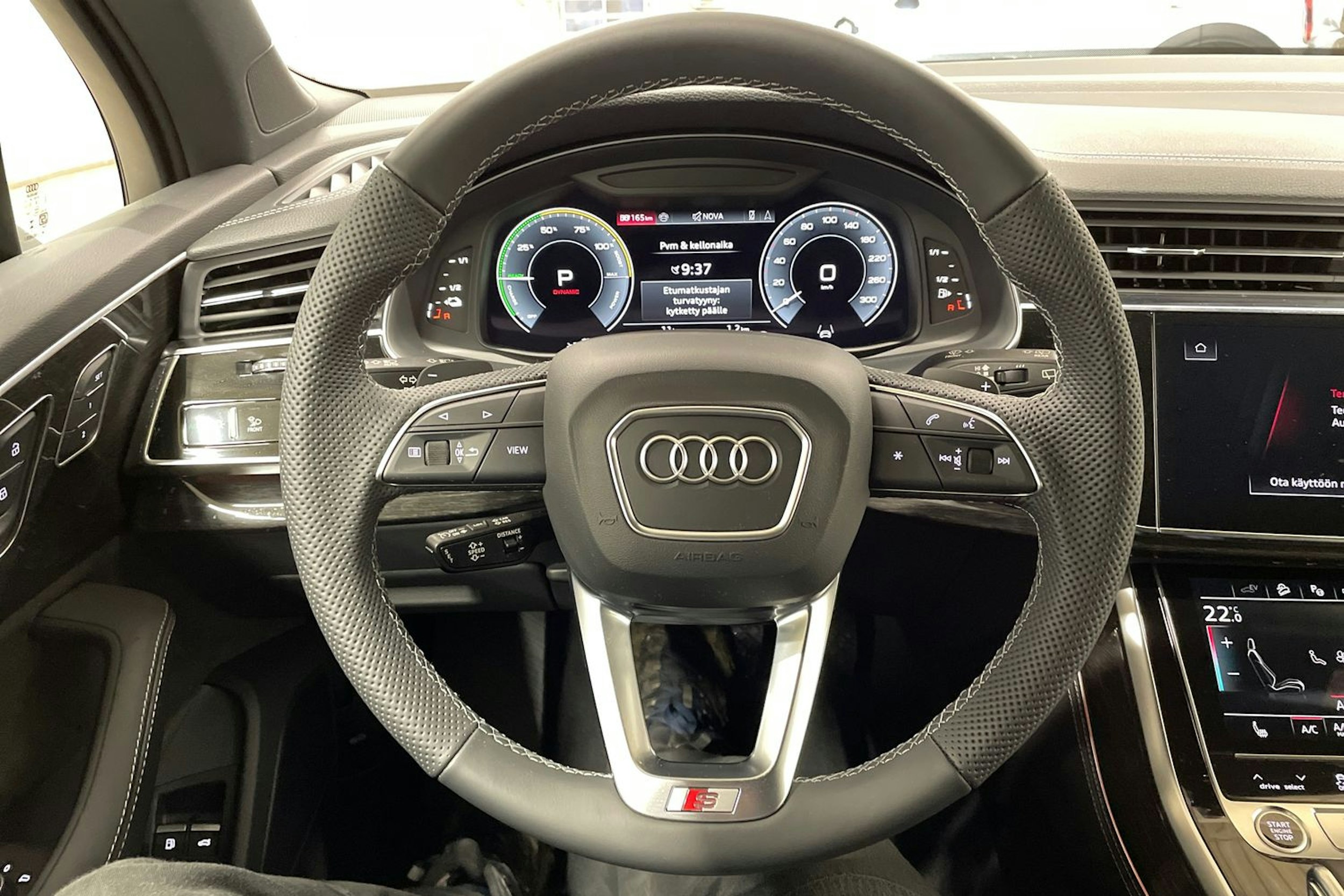 musta Audi Q7 2025 kuva 15.