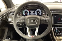 musta Audi Q7 2025 kuva 15.