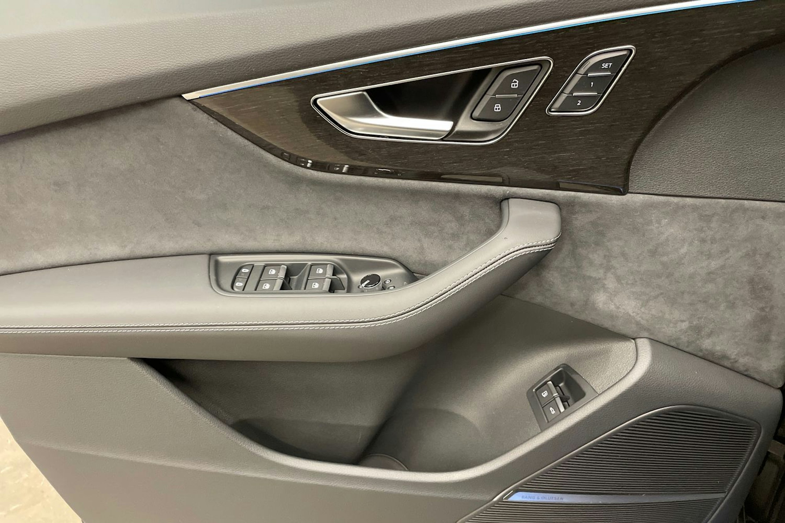 musta Audi Q7 2025 kuva 19.