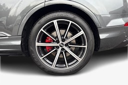 harmaa Audi Q7 2025 kuva 9.