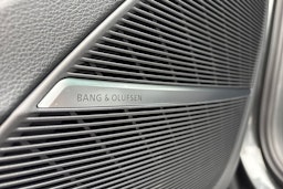 harmaa Audi Q7 2025 kuva 16.