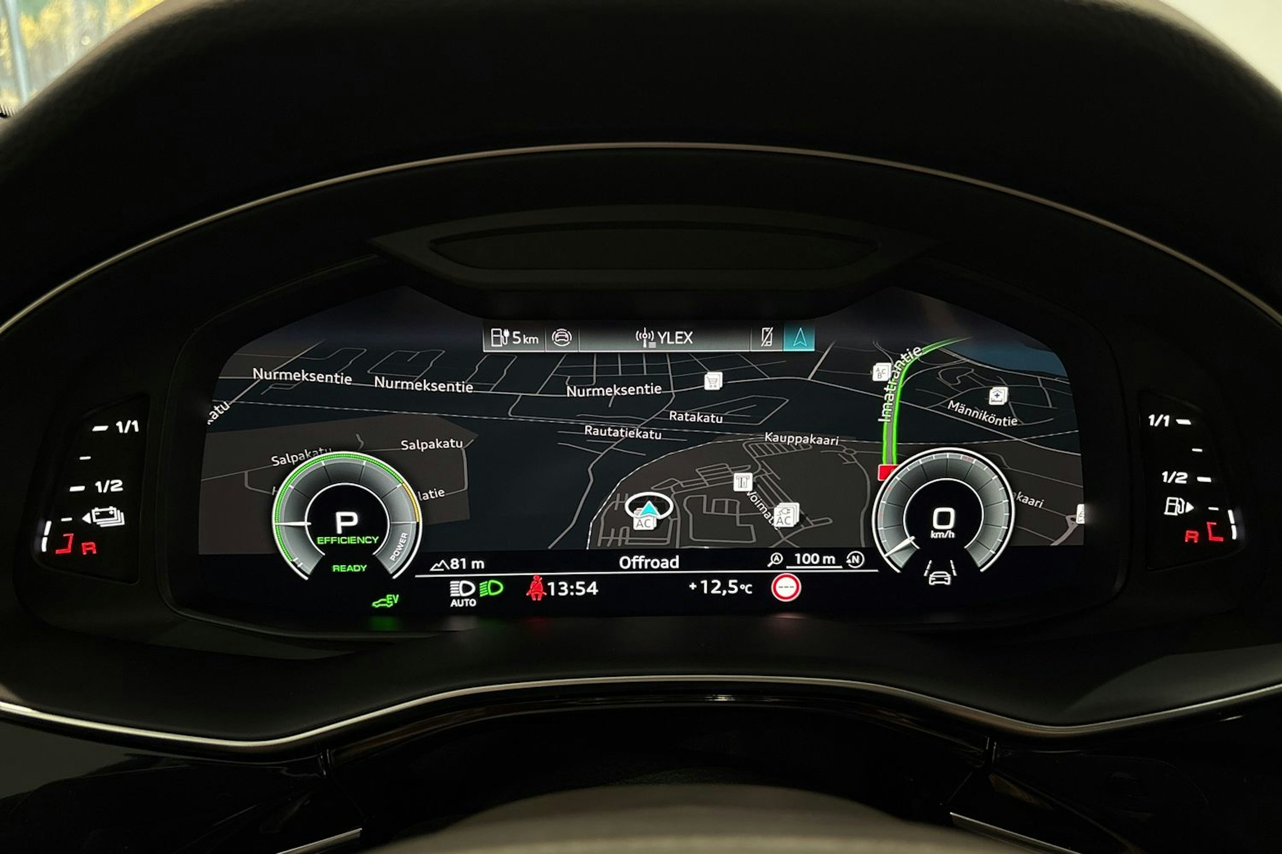 harmaa Audi Q7 2025 kuva 19.