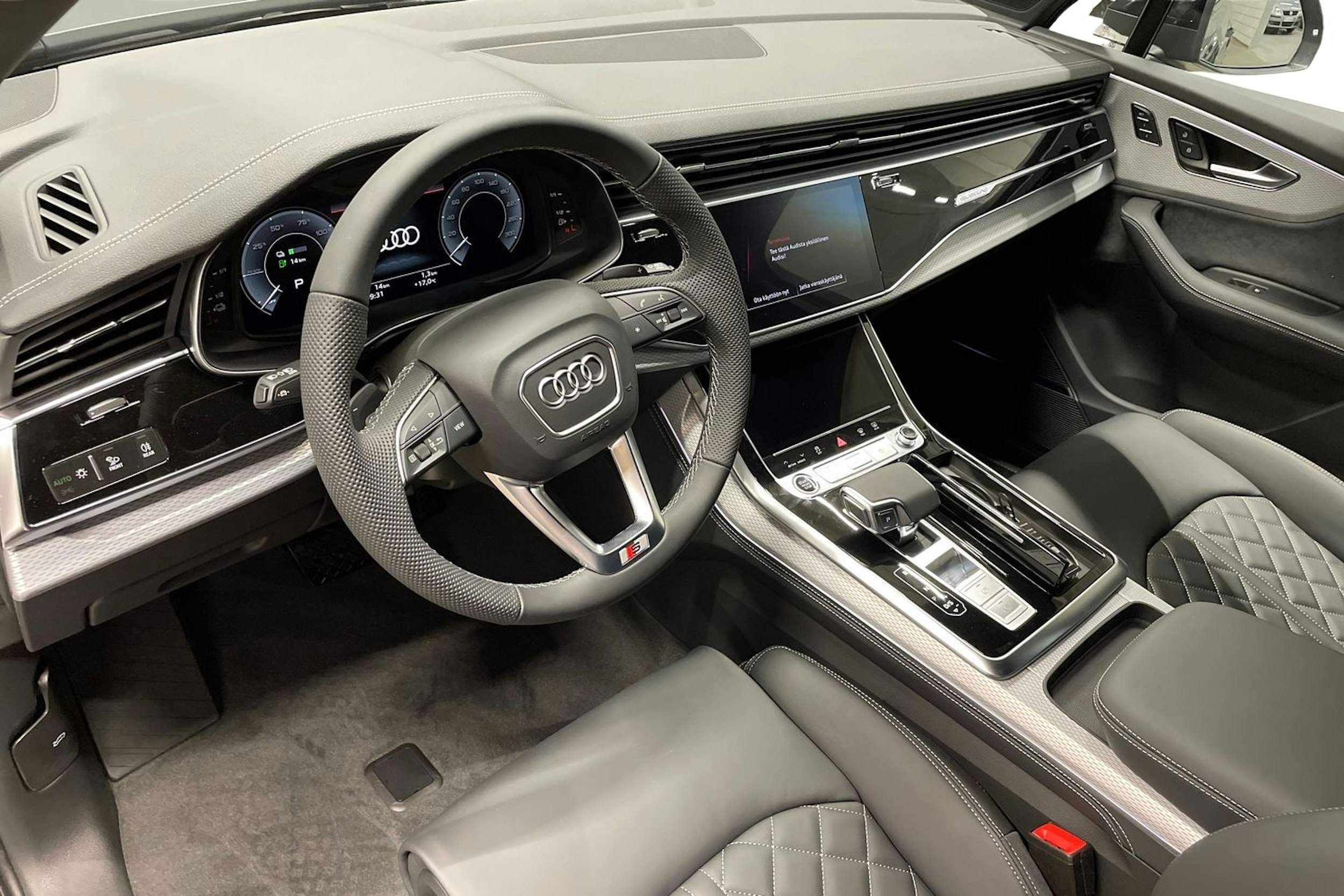 harmaa Audi Q7 2025 kuva 6.
