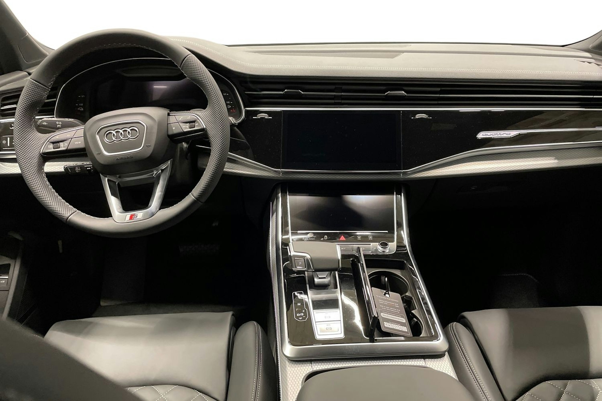 harmaa Audi Q7 2025 kuva 7.