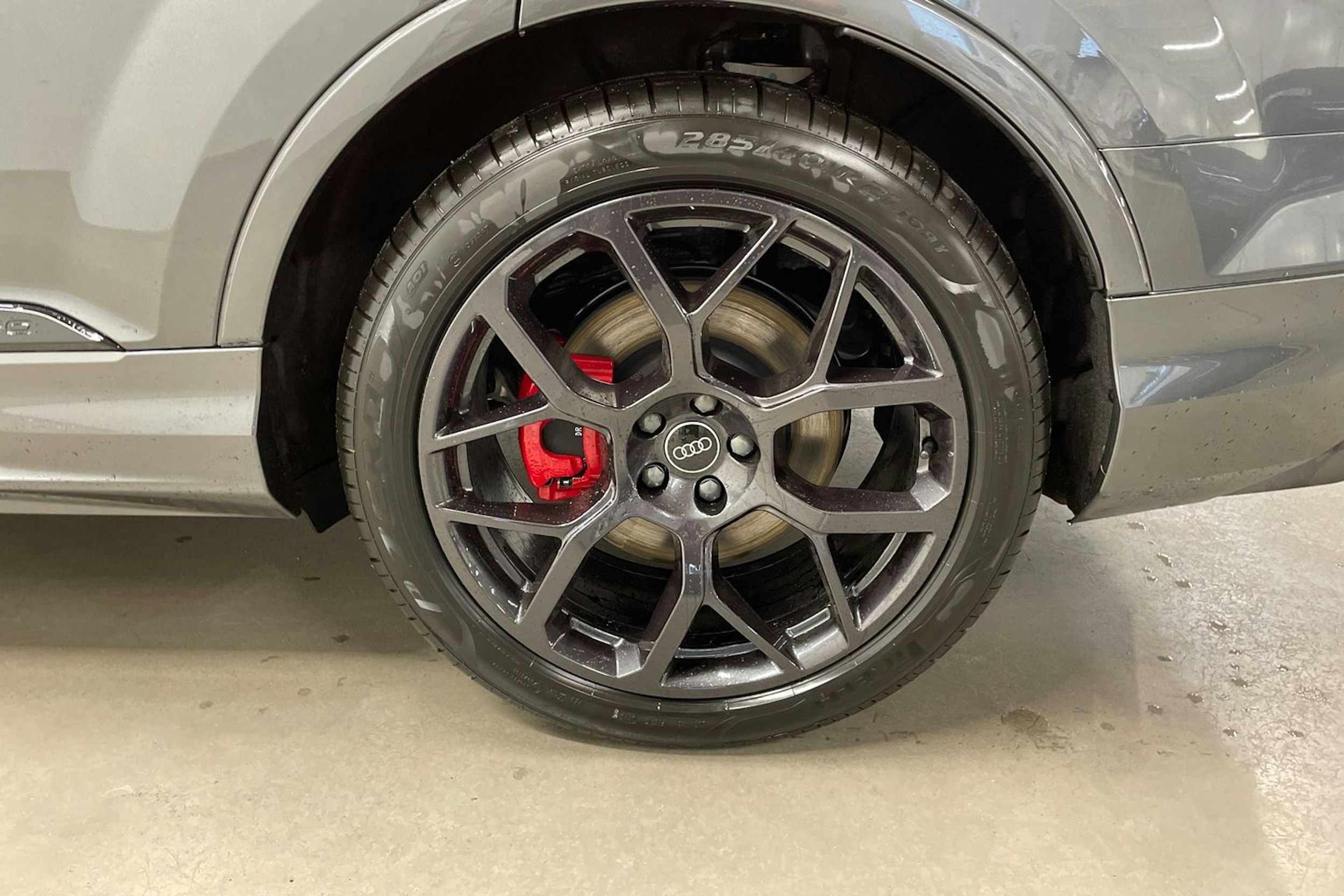 harmaa Audi Q7 2025 kuva 10.