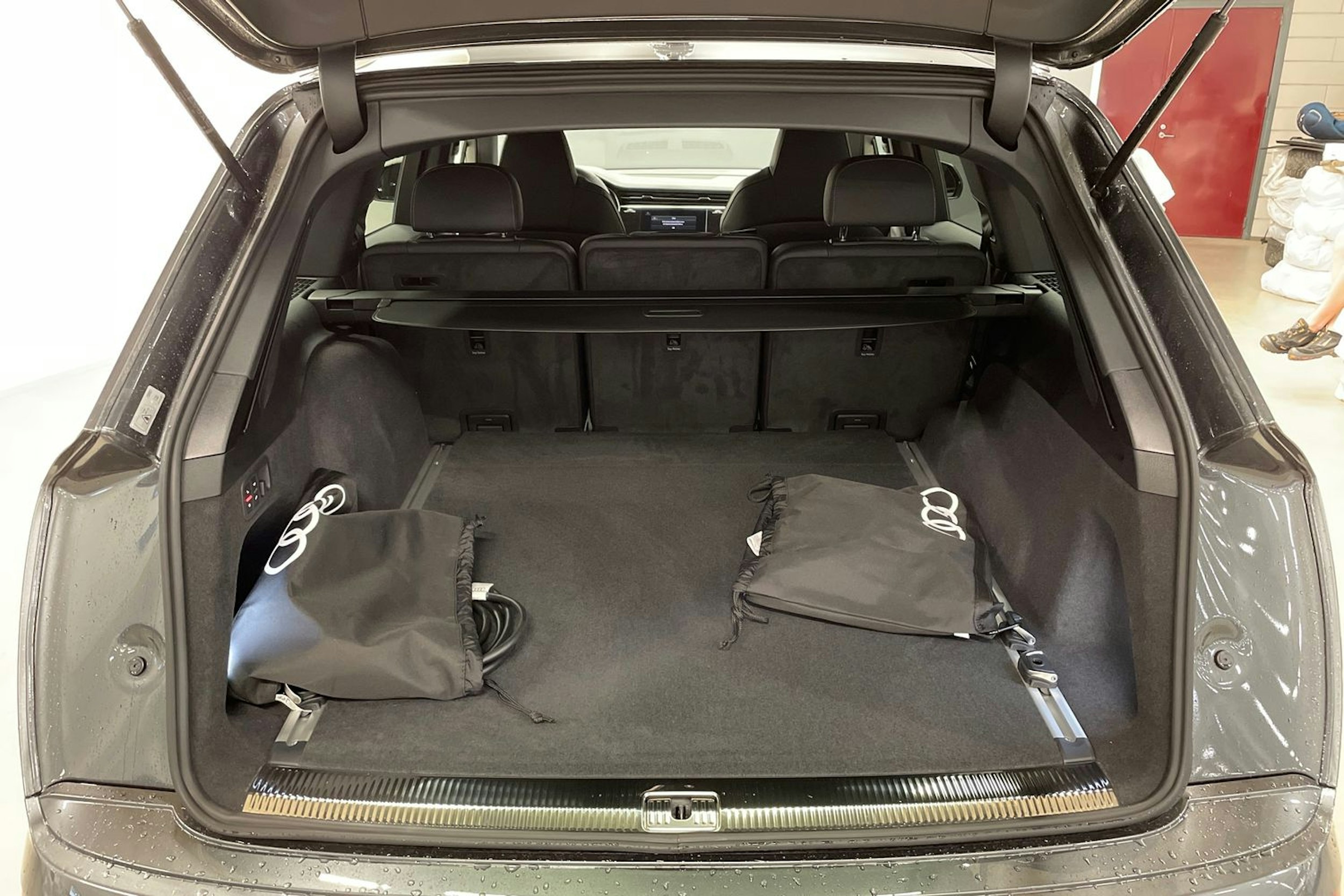 harmaa Audi Q7 2025 kuva 11.