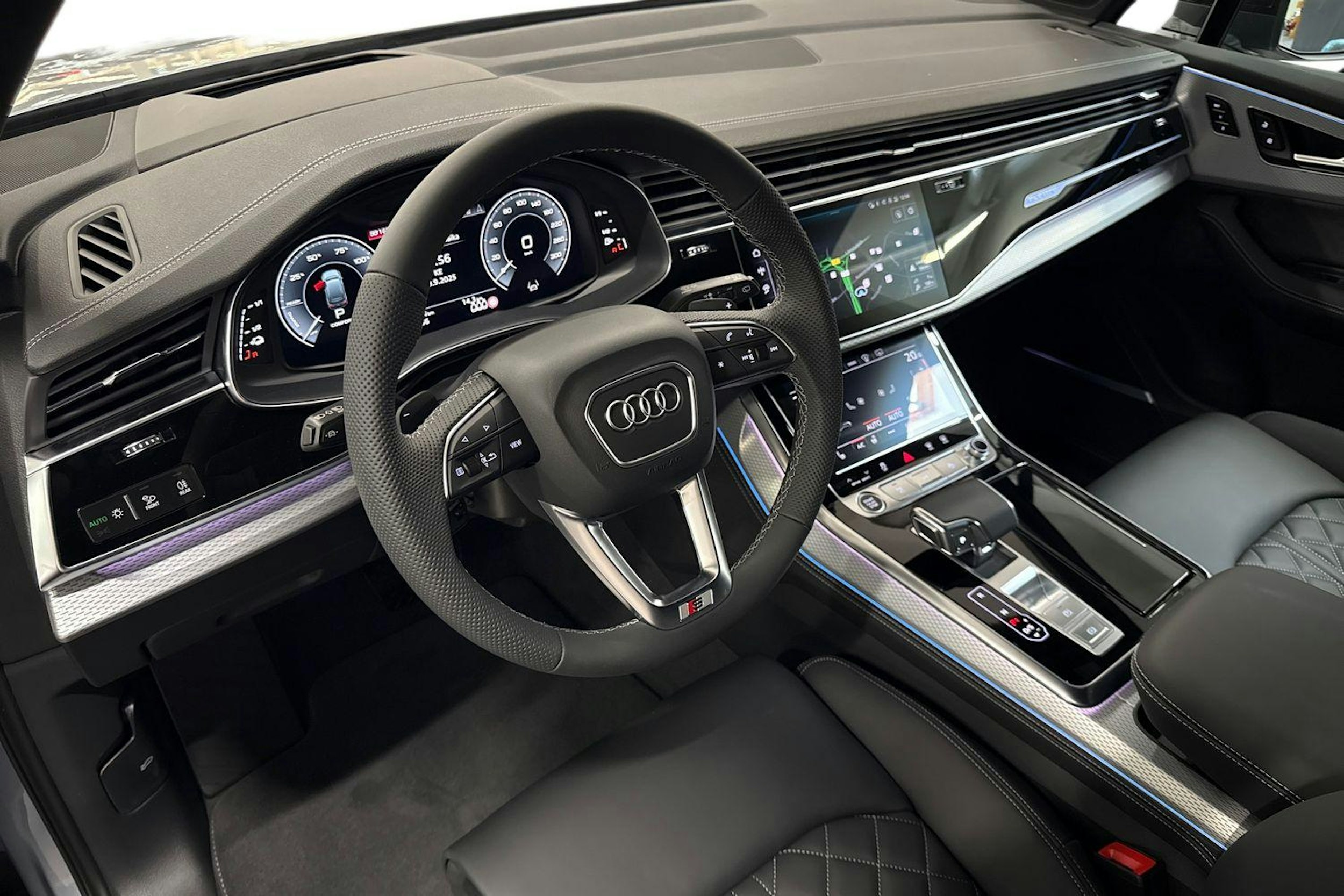 met. harmaa Audi Q7 2025 kuva 6.
