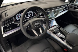 met. harmaa Audi Q7 2025 kuva 6.