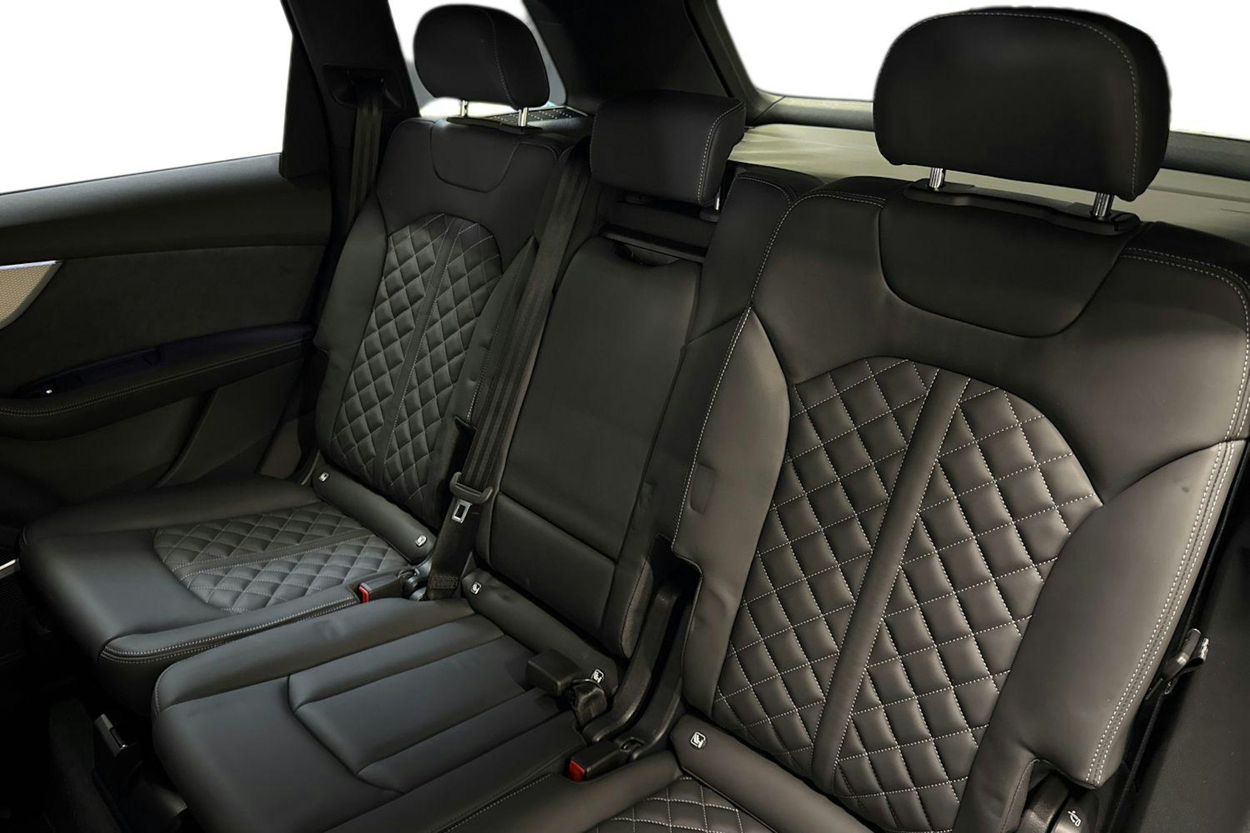 met. harmaa Audi Q7 2025 kuva 8.