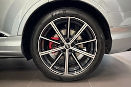 met. harmaa Audi Q7 2025 kuva 10.
