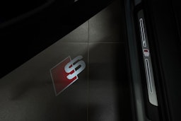 met. harmaa Audi Q7 2025 kuva 13.