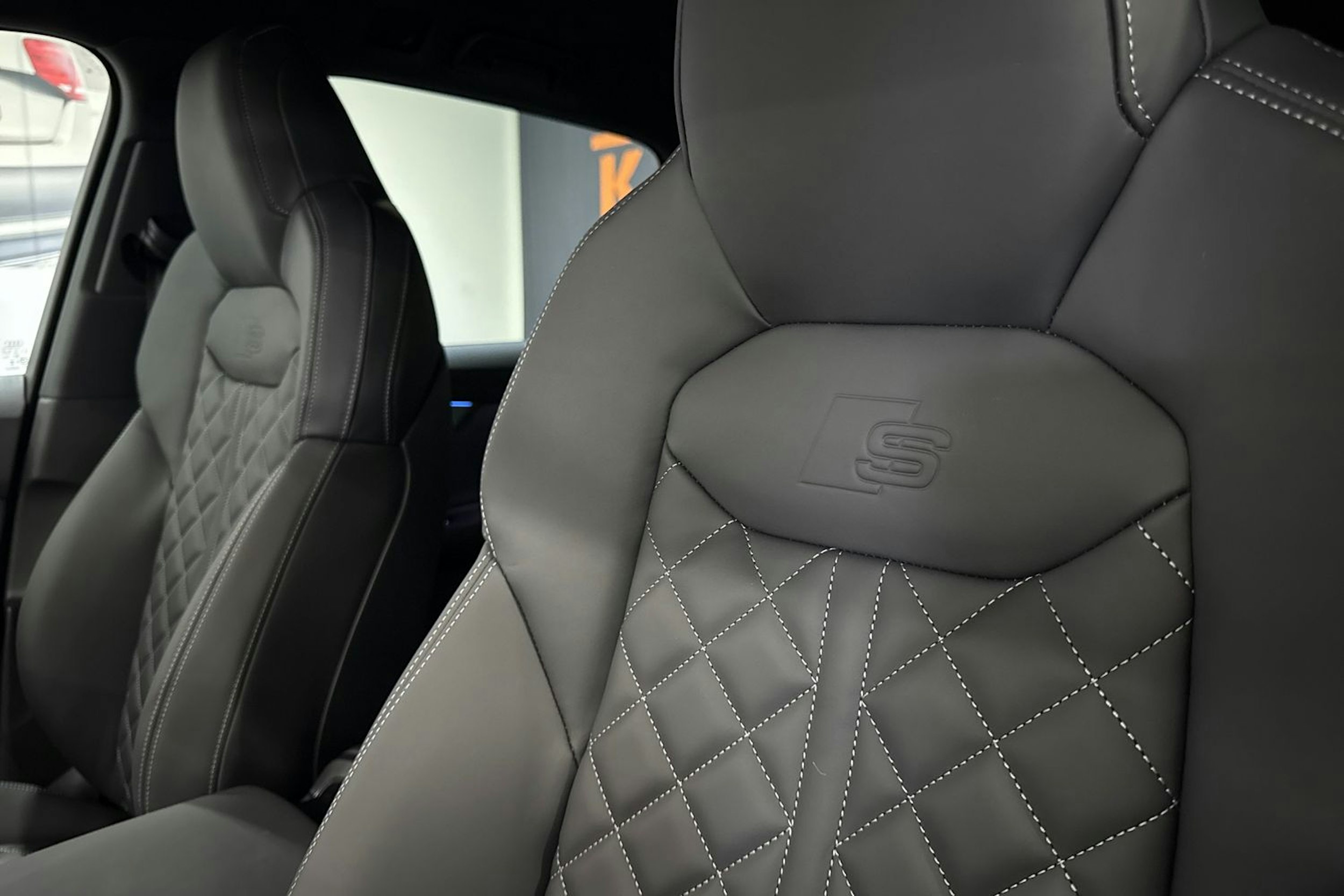 met. harmaa Audi Q7 2025 kuva 14.