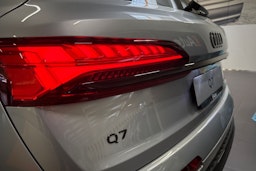 met. harmaa Audi Q7 2025 kuva 15.