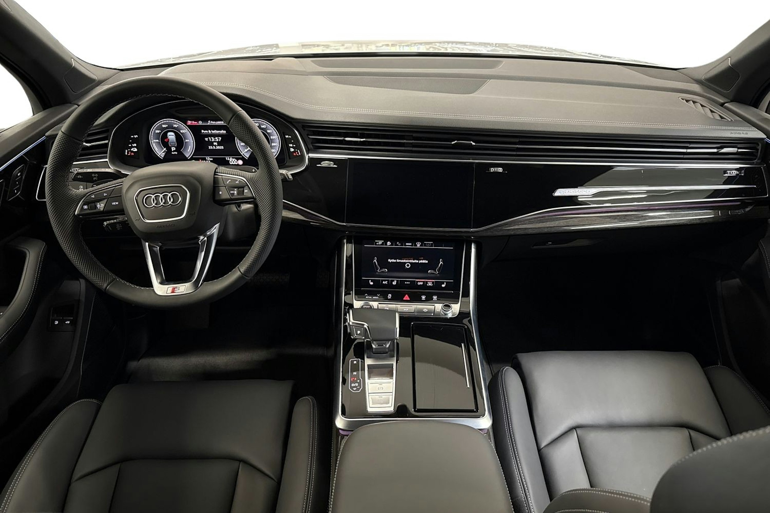 met. valkoinen Audi Q7 2025 kuva 7.