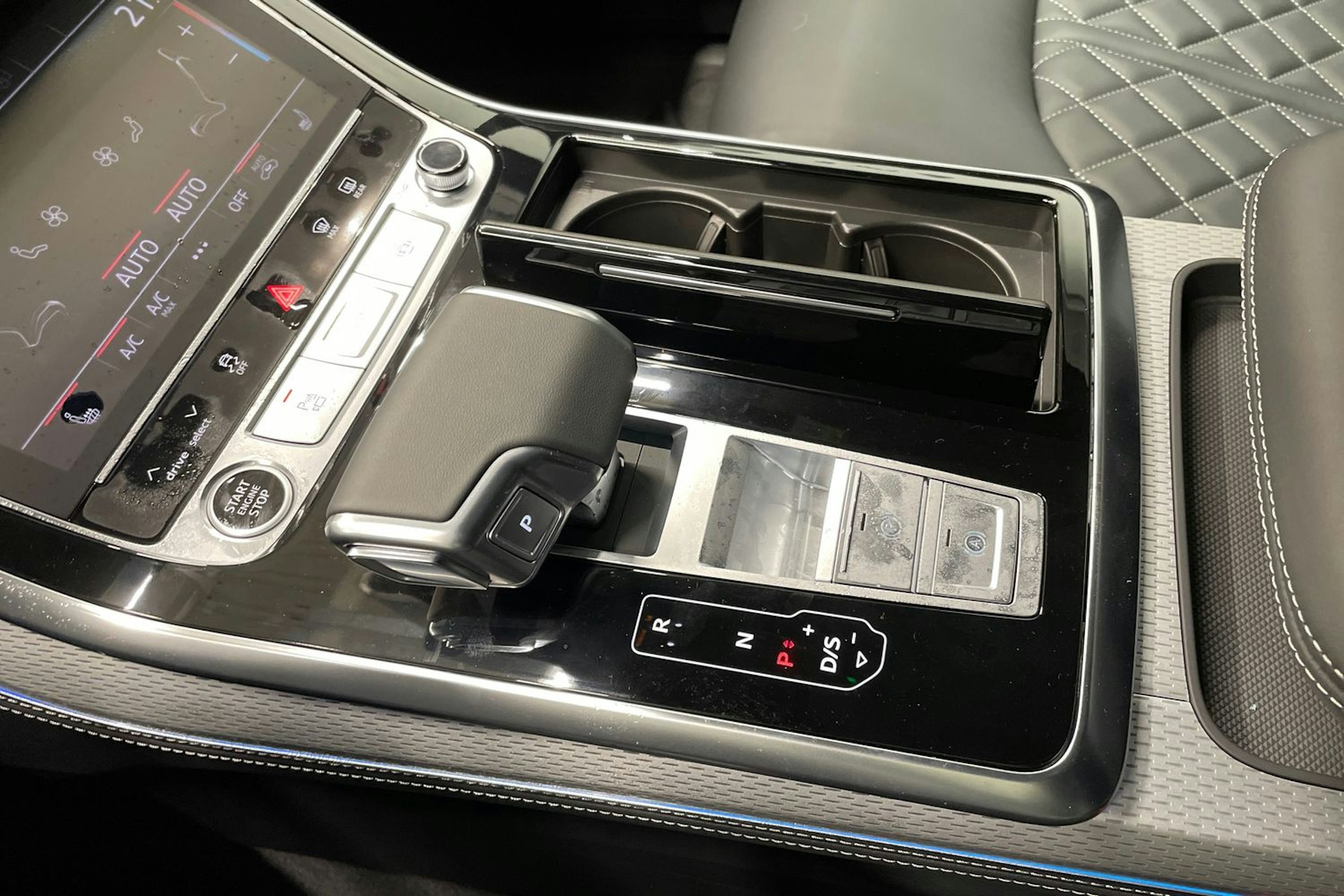 valkoinen Audi Q7 2025 kuva 17.