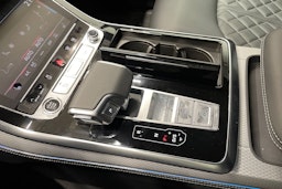 valkoinen Audi Q7 2025 kuva 17.