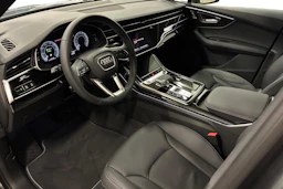 harmaa Audi Q7 2025 kuva 6.