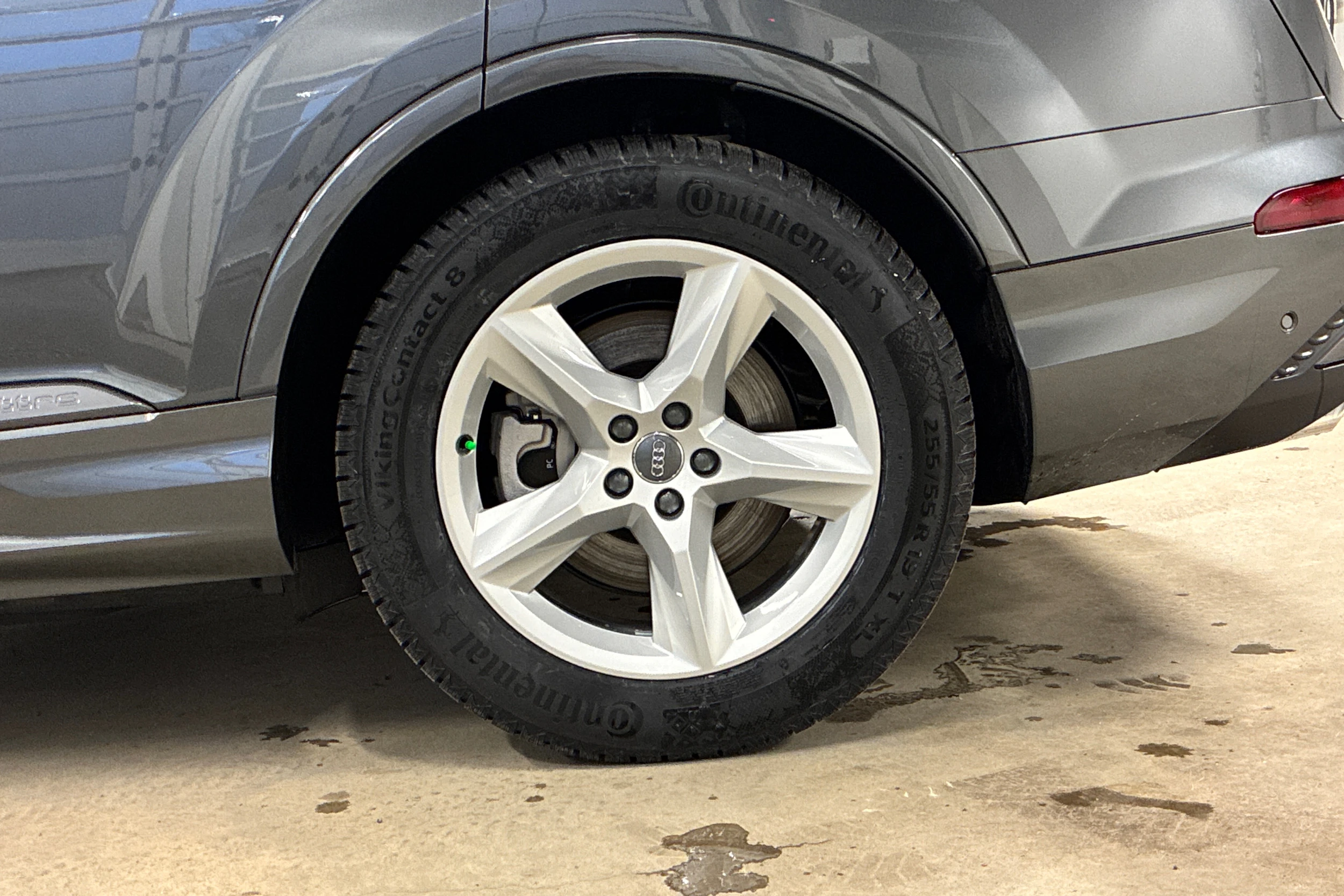 harmaa Audi Q7 2025 kuva 10.