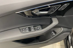 harmaa Audi Q7 2025 kuva 18.