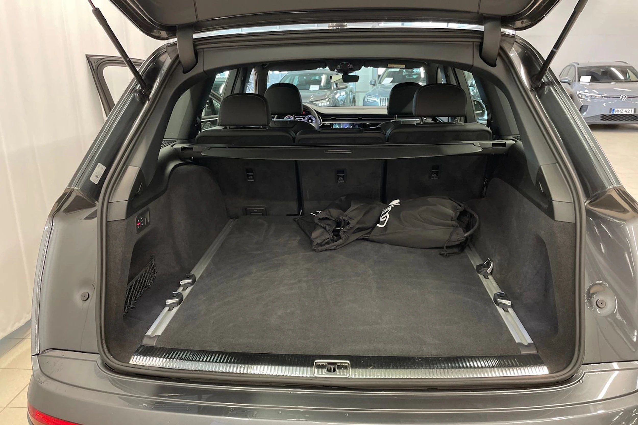 harmaa Audi Q7 2025 kuva 21.